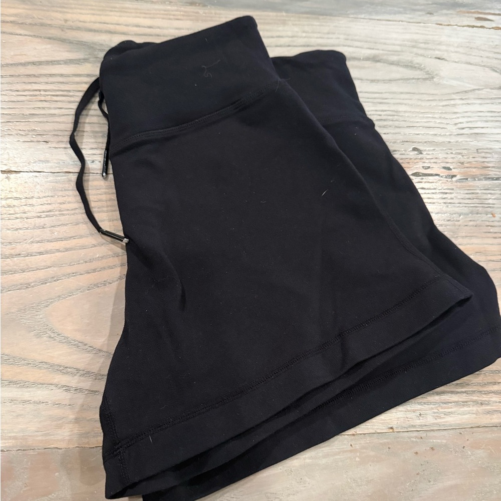 Lululemon women’s Wunder train, sz 6/8 black
